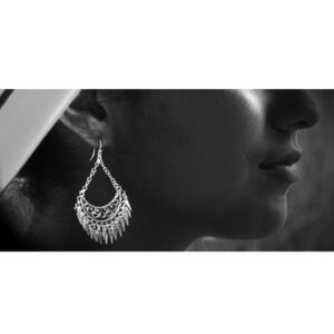 Une boucle d'oreille créole