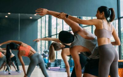Yoga pour débutants : Les postures simples pour se détendre et se tonifier avec Lululemon, Alo Yoga, etc.