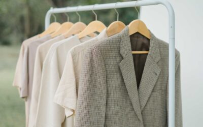 Conseils pour un dressing capsule réussi : Les essentiels à avoir dans votre garde-robe avec Uniqlo, COS, etc.